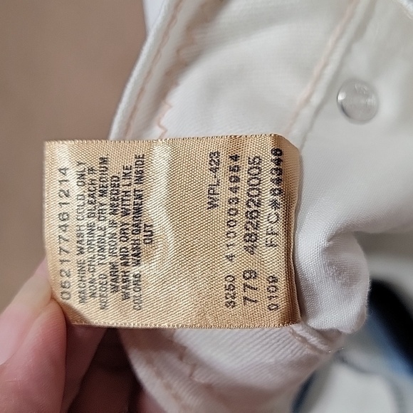 Levi’s Size 6 White 515 Capri Mid Rise Regular Fit Jeans with Belt, NEW w/Tag - Picture 16 of 16